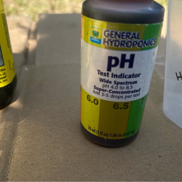 Used PH TEST KIT Without test strips & a bottle of superthrive plant nutrients - Picture 3 of 4
